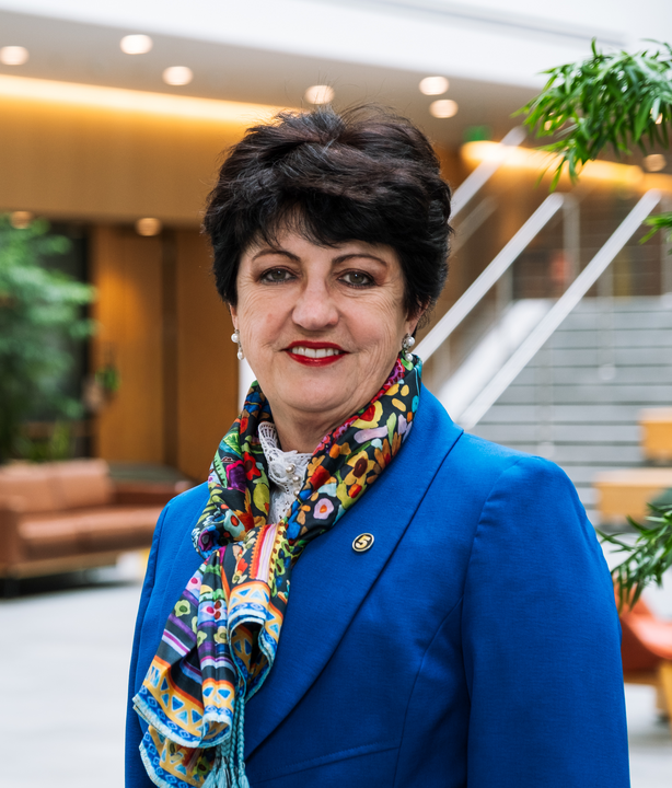 Evalina Burger in a blue jacket with scarf